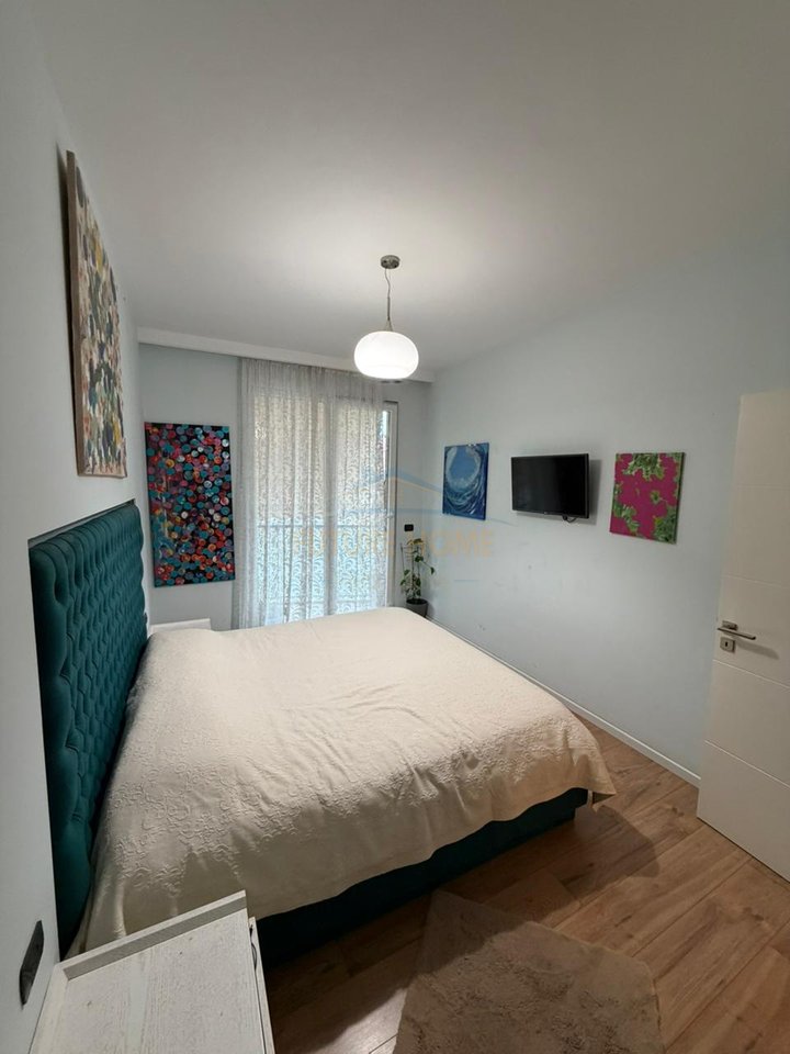 Shitet, Apartament 2+1, Rruga Gramoz Pashko.