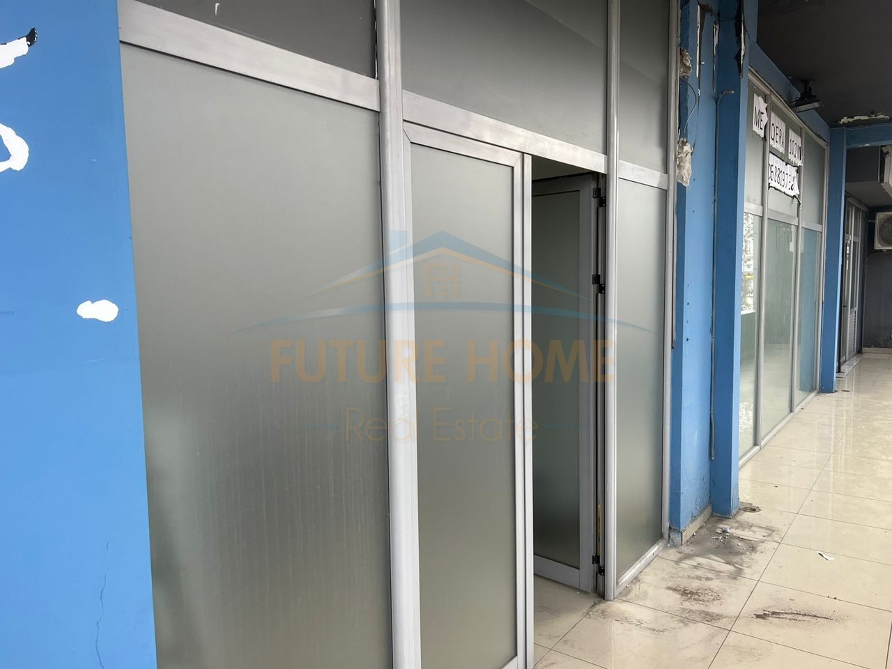 Qera, Ambient , Unaza e Re