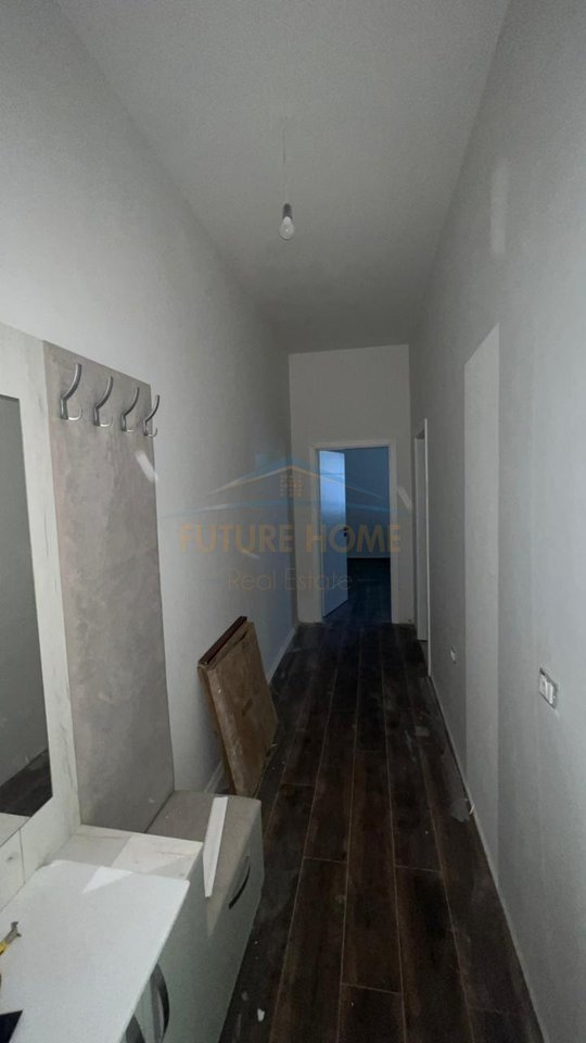 Shitet, Apartament 1+1, Fresku , Tiranë