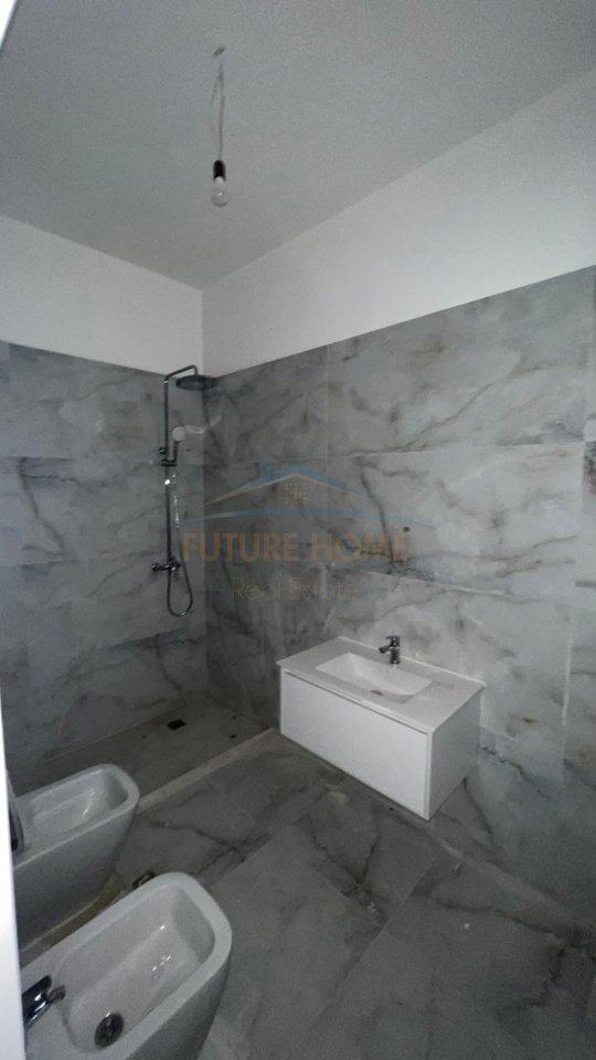 Shitet, Apartament 1+1, Fresku , Tiranë