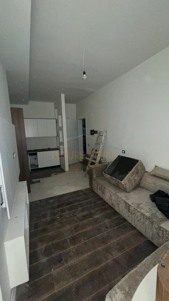 Shitet, Apartament 1+1, Fresku , Tiranë
