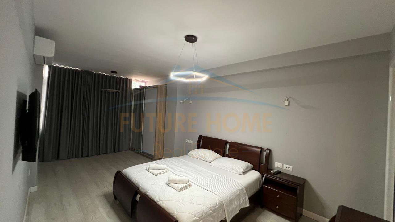 Shitet, Apartament 2+1+2+Post Parkimi, Rruga e Barrikadave, Tiranë