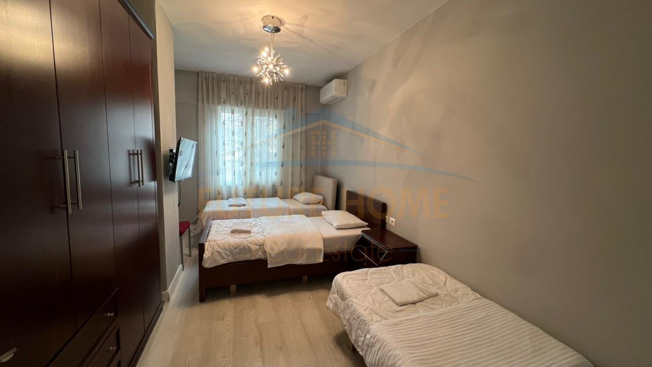 Shitet, Apartament 2+1+2+Post Parkimi, Rruga e Barrikadave, Tiranë