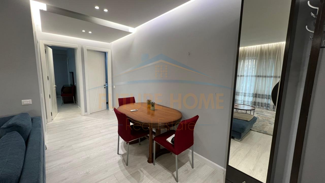 Shitet, Apartament 2+1+2+Post Parkimi, Rruga e Barrikadave, Tiranë