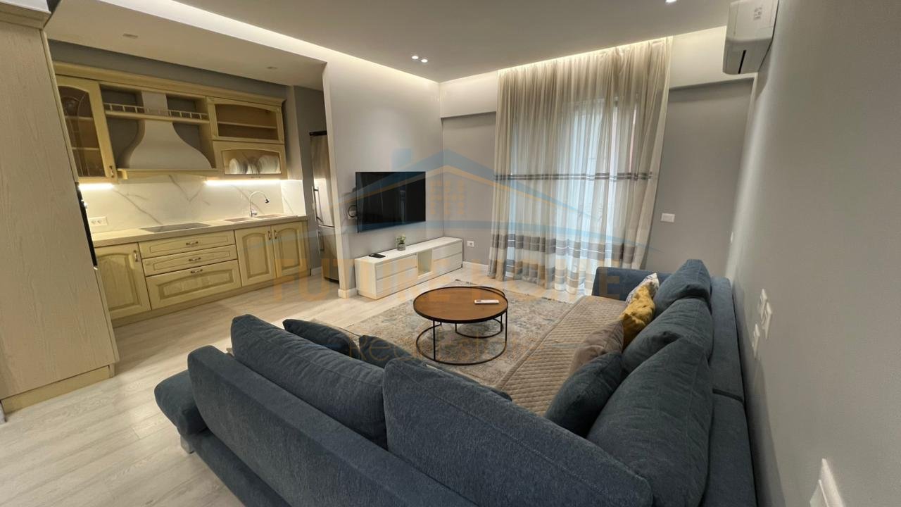 Shitet, Apartament 2+1+2+Post Parkimi, Rruga e Barrikadave, Tiranë