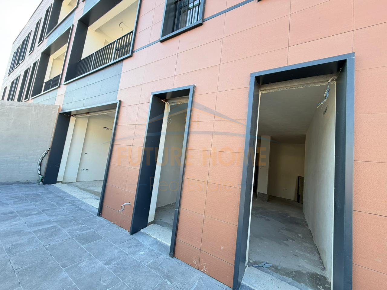 Shitet, Apartament 1+1, tek Kompleksi Grand, Tiranë.