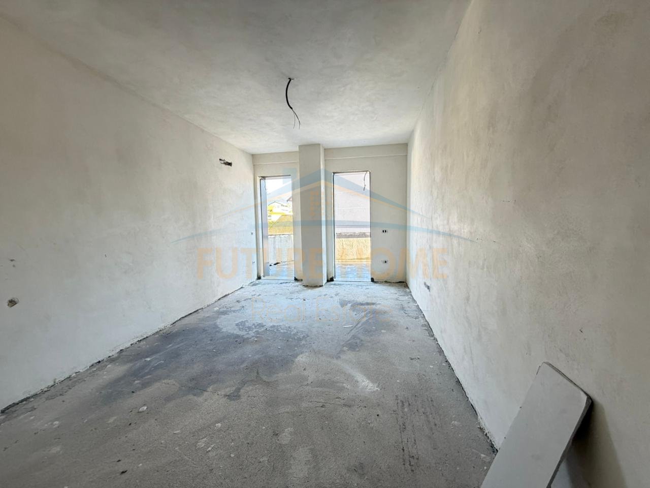 Shitet, Apartament 1+1, tek Kompleksi Grand, Tiranë.