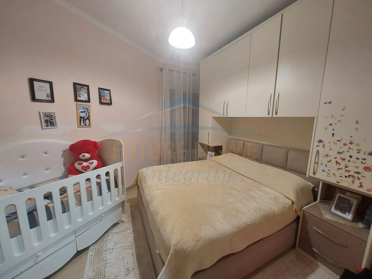 Shitet, Apartament 1+1+2 Ballkone, Materniteti i Ri, Tiranë.