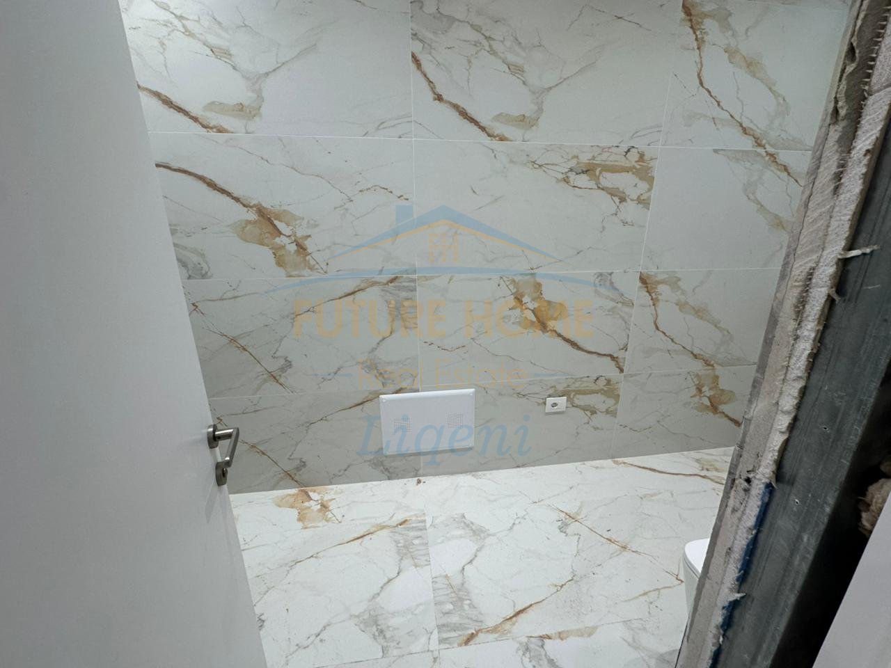 Shitet, Apartament 2+1, Rruga Eduard Mano, Liqeni i Thate, Tiranë.