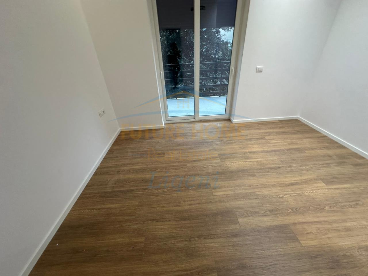 Shitet, Apartament 2+1, Rruga Eduard Mano, Liqeni i Thate, Tiranë.