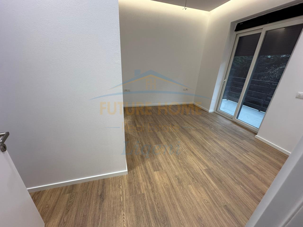 Shitet, Apartament 2+1, Rruga Eduard Mano, Liqeni i Thate, Tiranë.