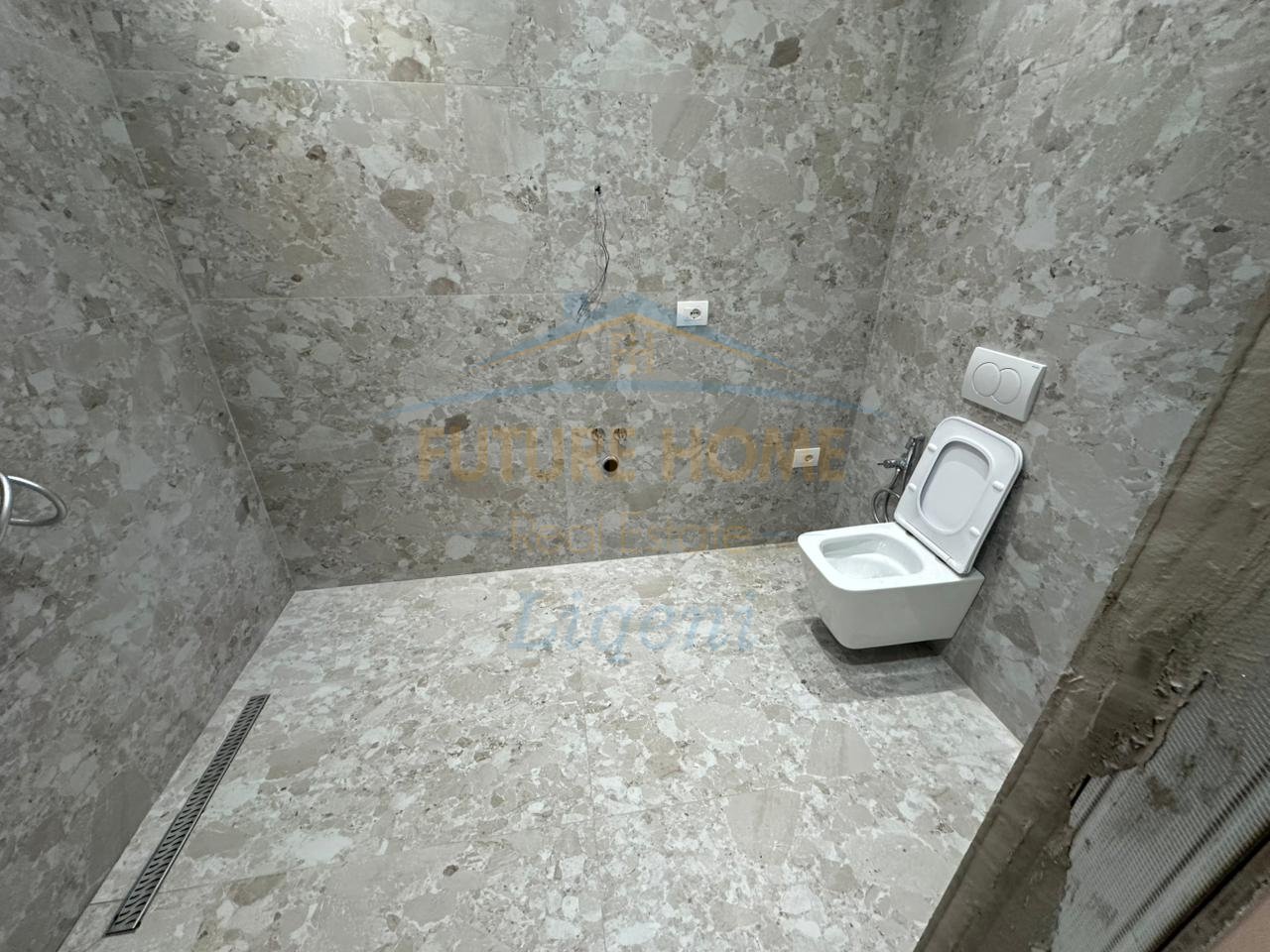 Shitet, Apartament 2+1, Rruga Eduard Mano, Liqeni i Thate, Tiranë.