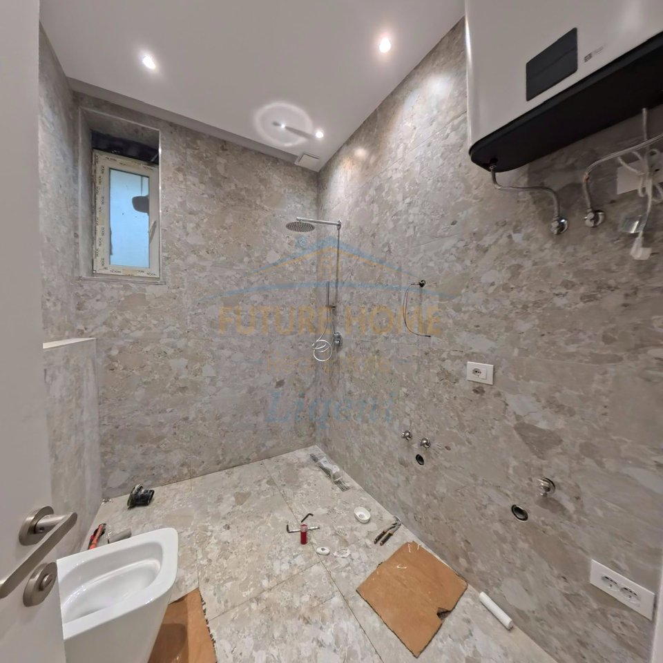 Shitet, Apartament 1+1, Rruga Eduard Mano, Liqeni i Thate, Tiranë.