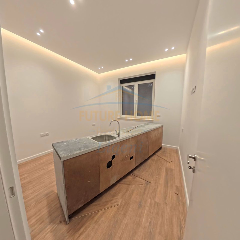 Shitet, Apartament 1+1, Rruga Eduard Mano, Liqeni i Thate, Tiranë.