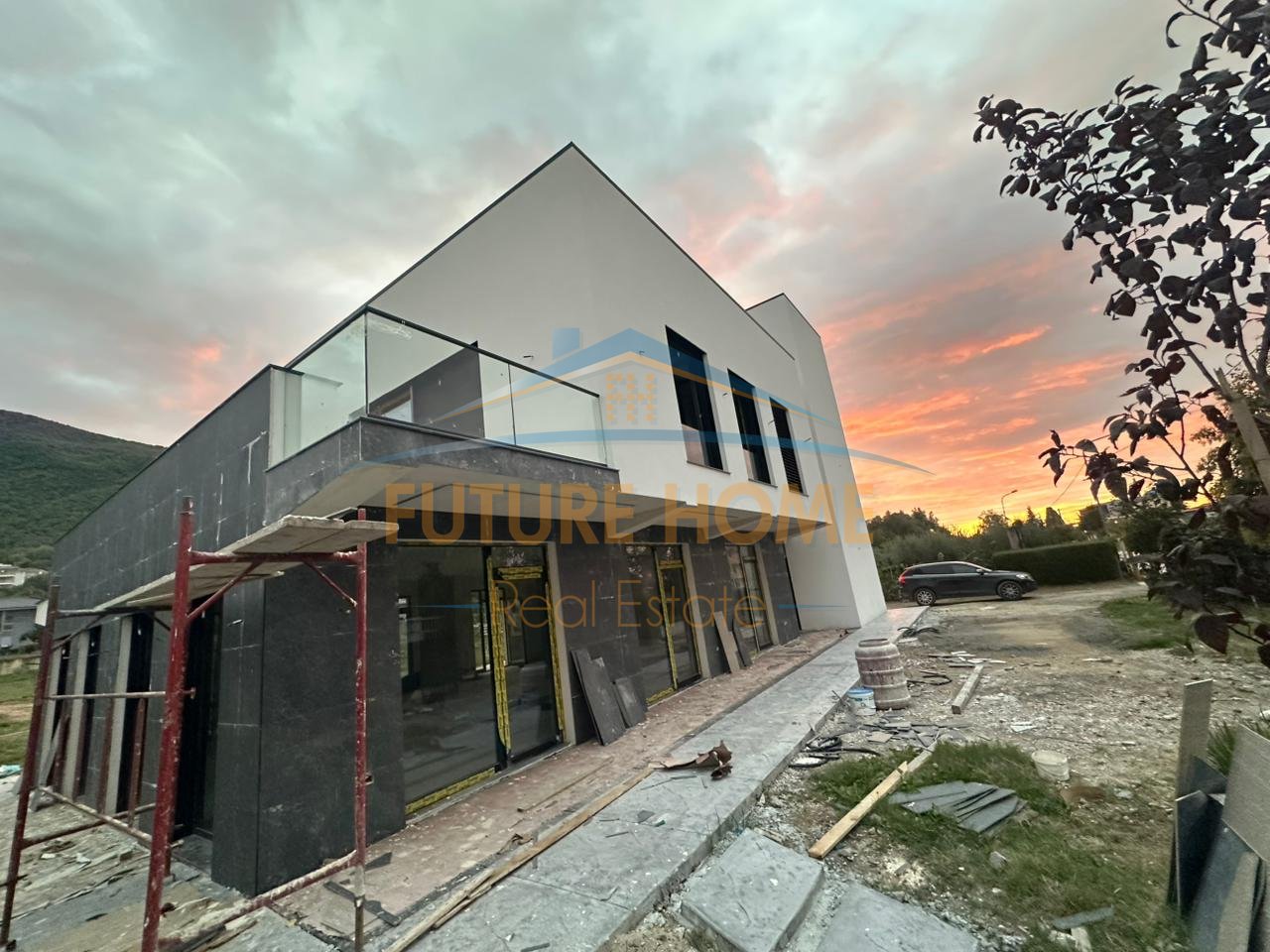 For rent, Business building + Land, Berzhitë