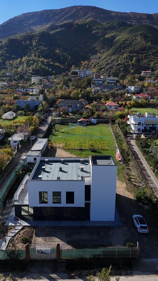 For rent, Business building + Land, Berzhitë