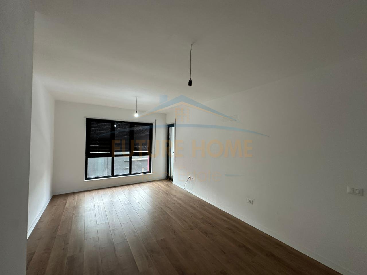 Qera , Apartament 2+1+2 , Komuna e Parisit , Tirane