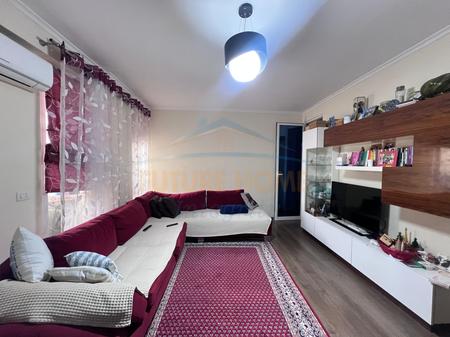 Shitet, Apartament 2+1, Zogu i Zi,  Tiranë.