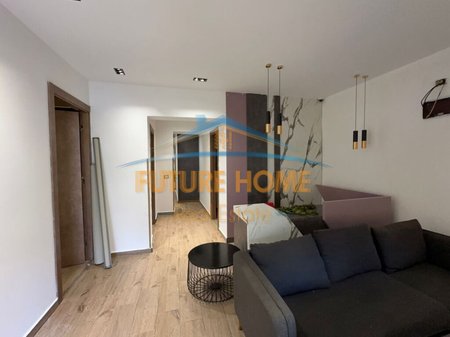 Shitet, Apartament, Petro Nini