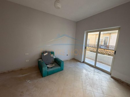 Shitet, Apartament 1+1+Verandë, Shkëmb Kavaje, Durrës