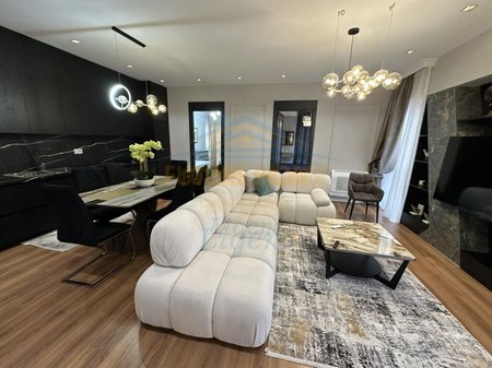 In affitto, Appartamento 3+1 + Posto Auto, Via Kavaja, Edificio Garden, Tirana