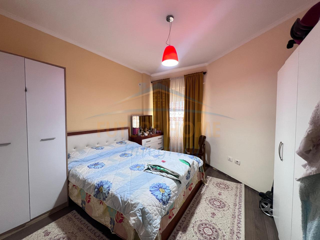 Shitet, Apartament 2+1, Zogu i Zi,  Tiranë.