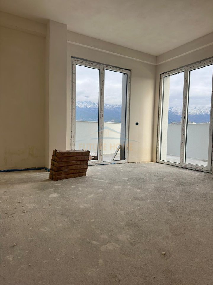 In vendita, appartamento 2+1, Ali Demi, Tirana.