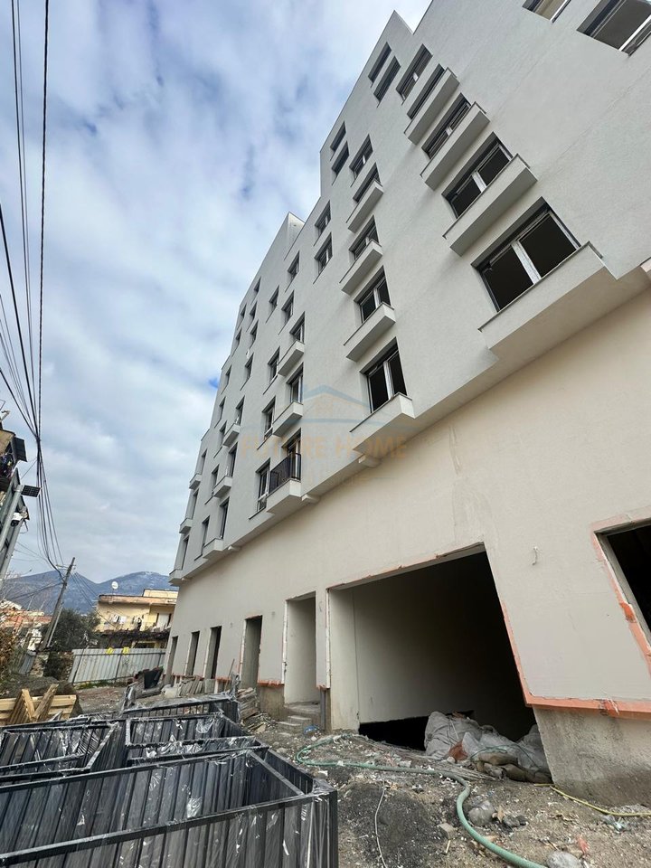 In vendita, appartamento 2+1, Ali Demi, Tirana.