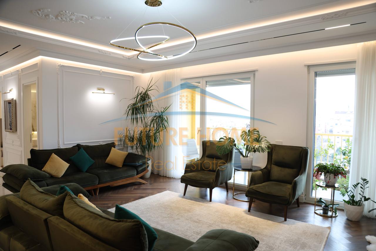 Shitet, Apartament 4+1+3+2Poste Parkimi, Rezidenca "EURO 3D", Tiranë.