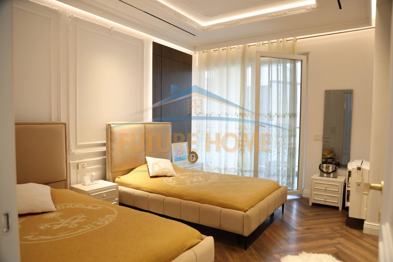 Shitet, Apartament 4+1+3+2Poste Parkimi, Rezidenca "EURO 3D", Tiranë.