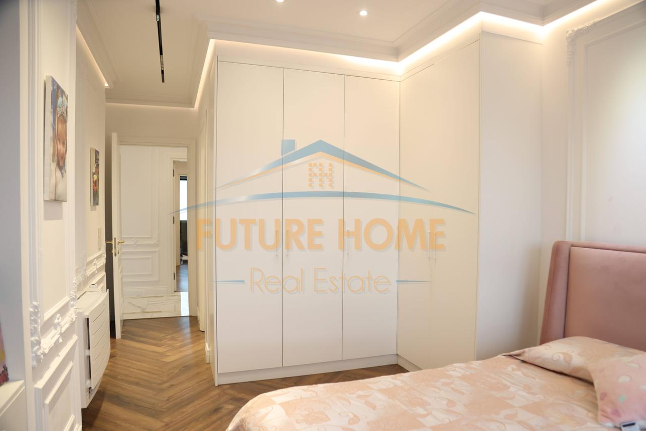 Shitet, Apartament 4+1+3+2Poste Parkimi, Rezidenca "EURO 3D", Tiranë.