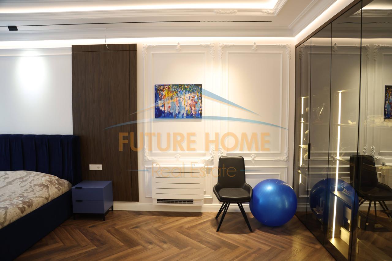 Shitet, Apartament 4+1+3+2Poste Parkimi, Rezidenca "EURO 3D", Tiranë.