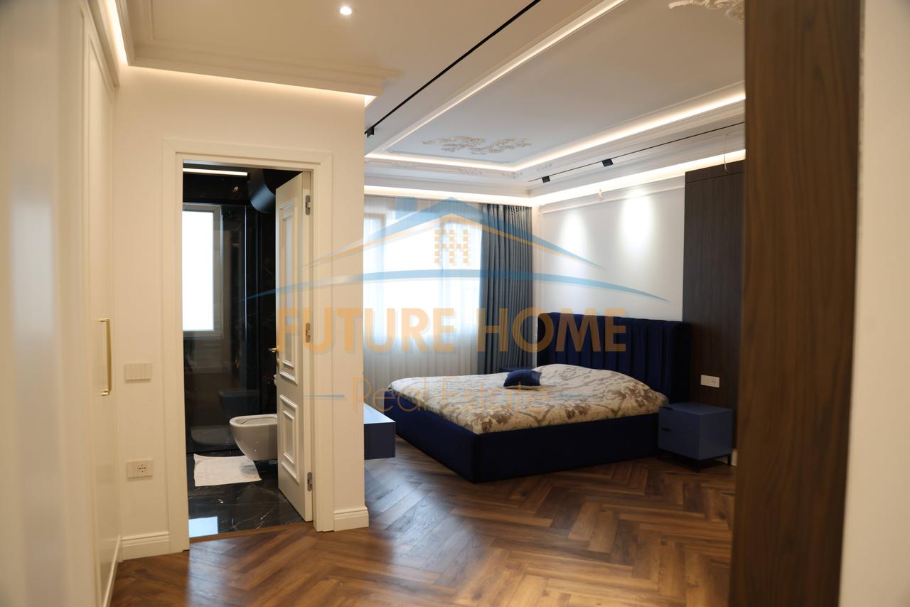 Shitet, Apartament 4+1+3+2Poste Parkimi, Rezidenca "EURO 3D", Tiranë.