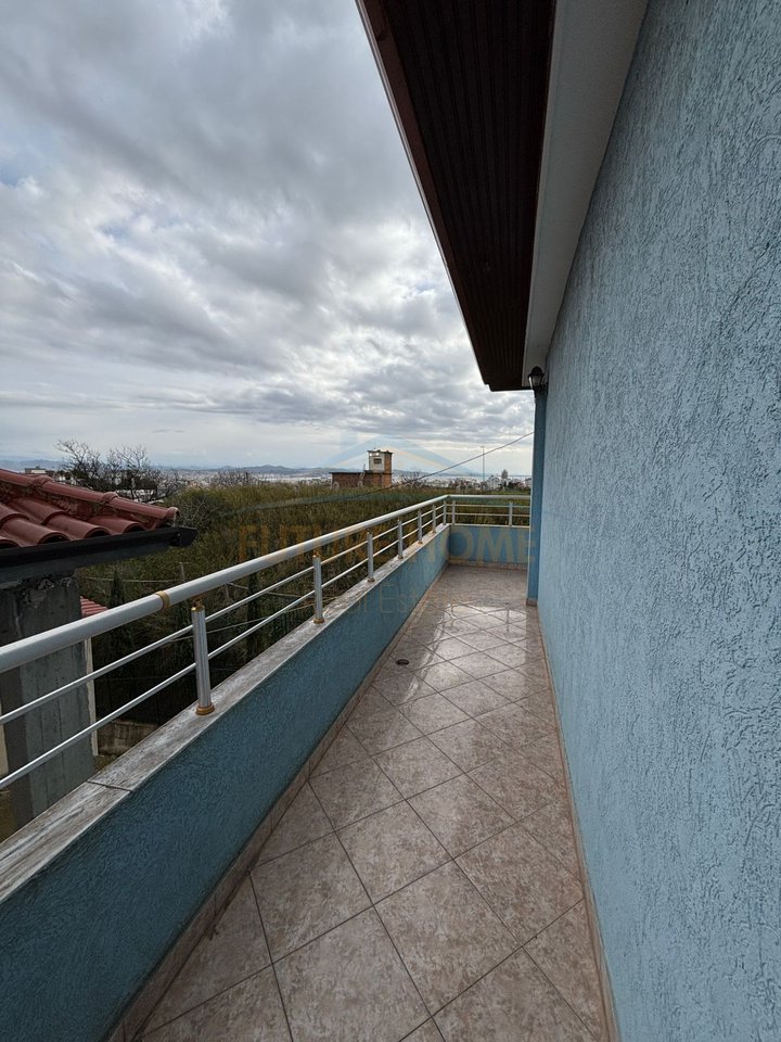 In vendita, villa su 3 piani, dietro l'ospedale, Durrës