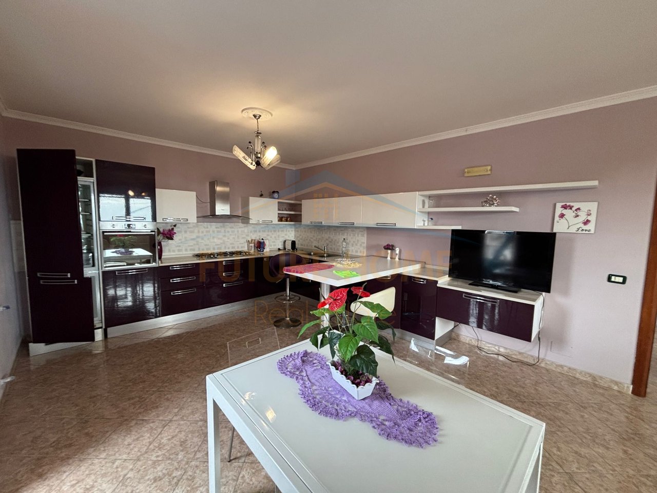 In vendita, villa su 3 piani, dietro l'ospedale, Durrës