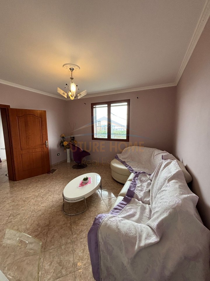 In vendita, villa su 3 piani, dietro l'ospedale, Durrës