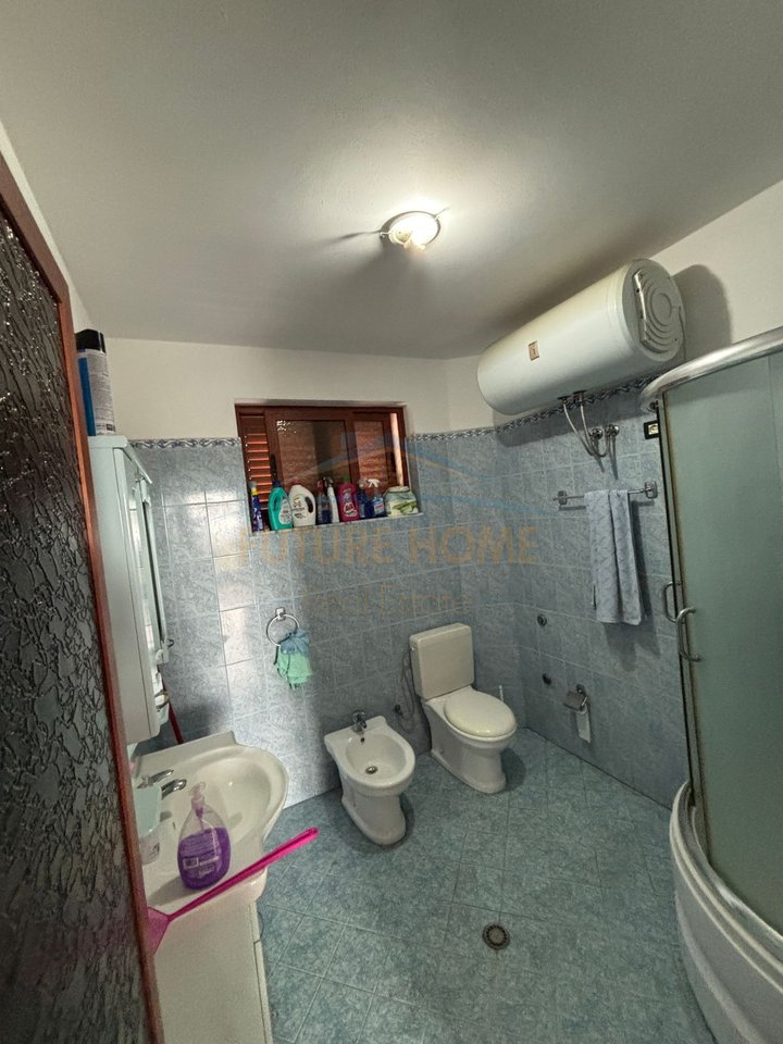 In vendita, villa su 3 piani, dietro l'ospedale, Durrës