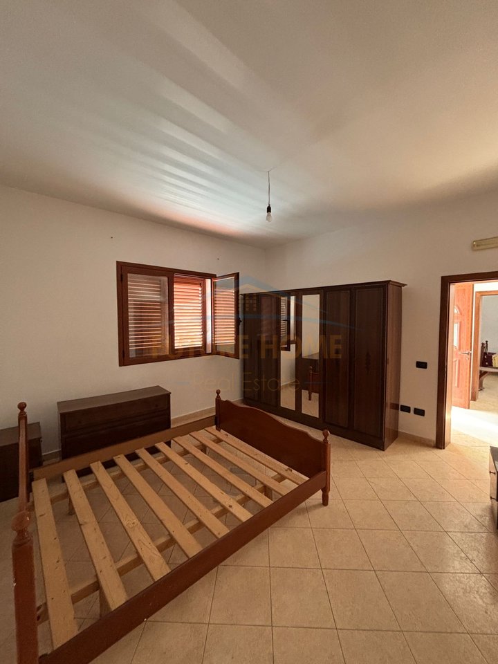 In vendita, villa su 3 piani, dietro l'ospedale, Durrës