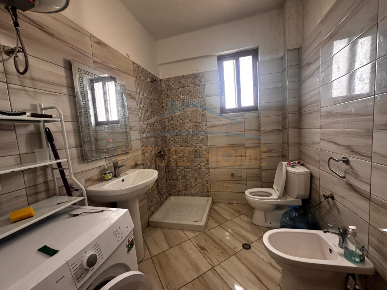 Shitet, Apartament 2+1+2, Rruga Pavaresia, Durres.