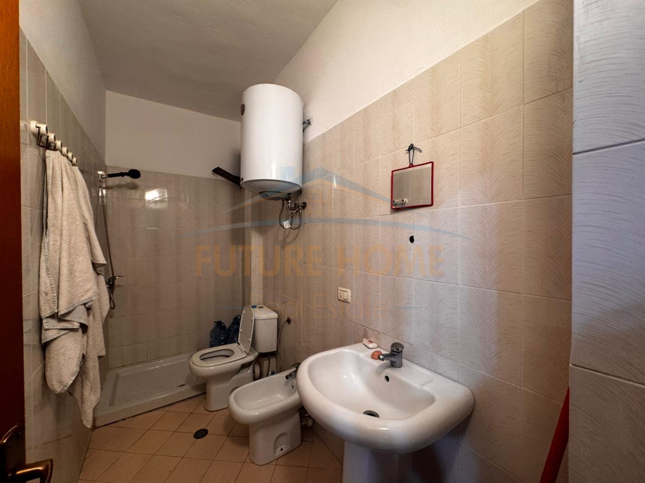 Shitet, Apartament 2+1+2, Rruga Pavaresia, Durres.