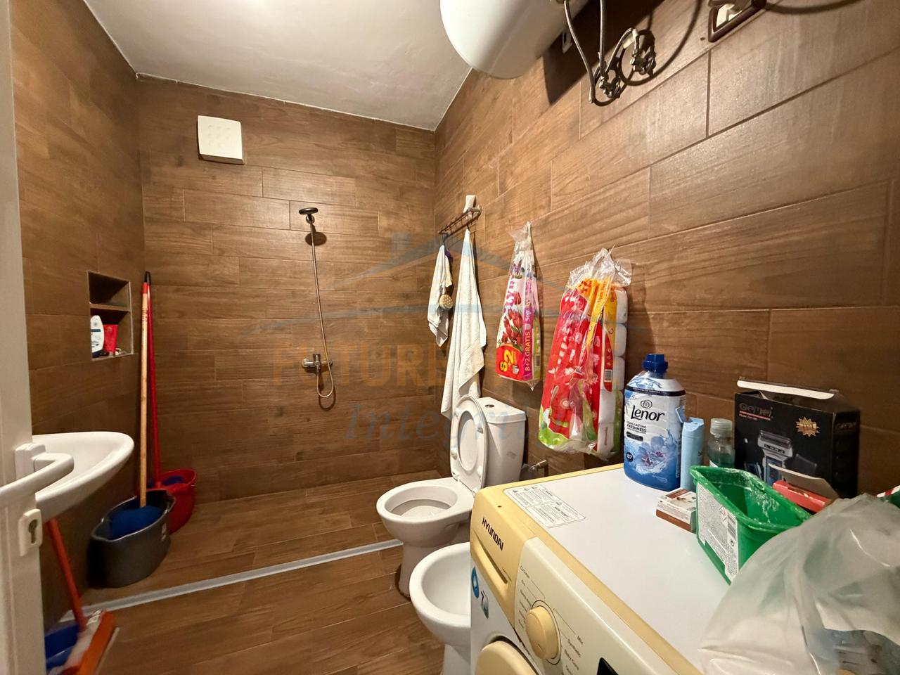 Shitet, Apartament 2+1+2, Ish Tregu Elektrik, Tiranë.