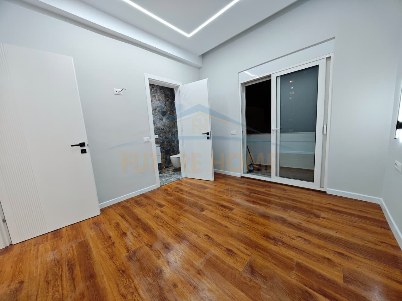 Shitet, Apartament 2+1+2+2, Bulevardi Kryesor, Durres