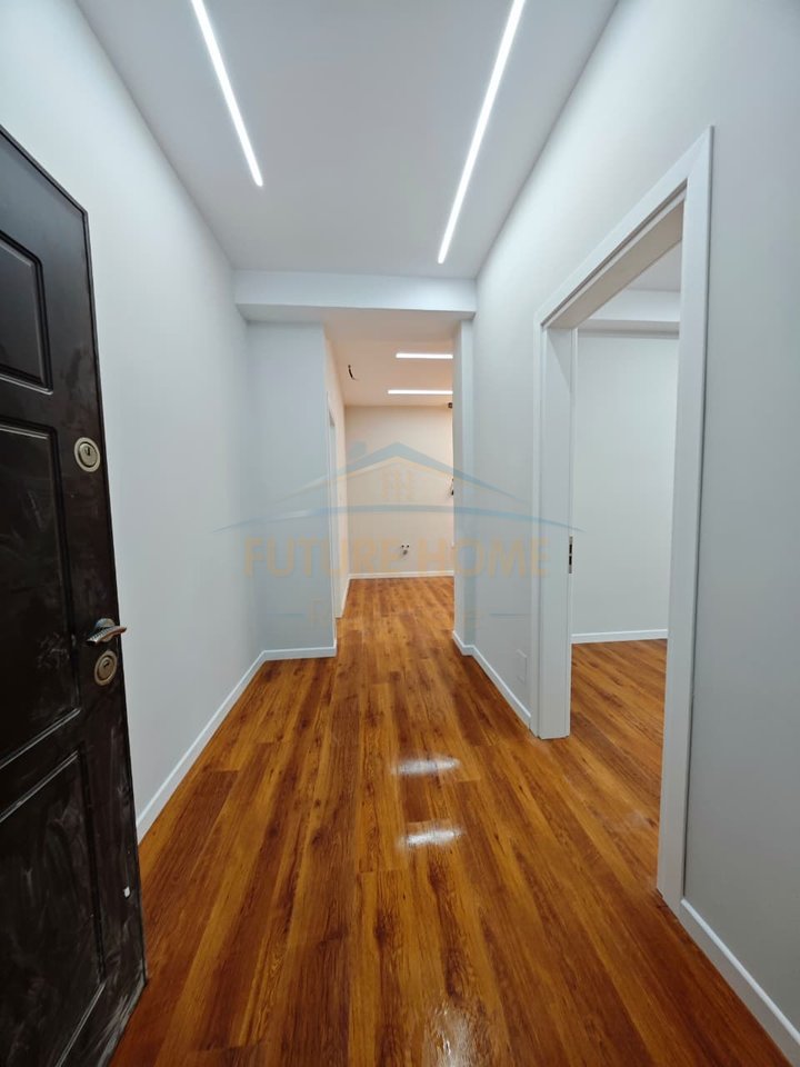 Shitet, Apartament 2+1+2+2, Bulevardi Kryesor, Durres