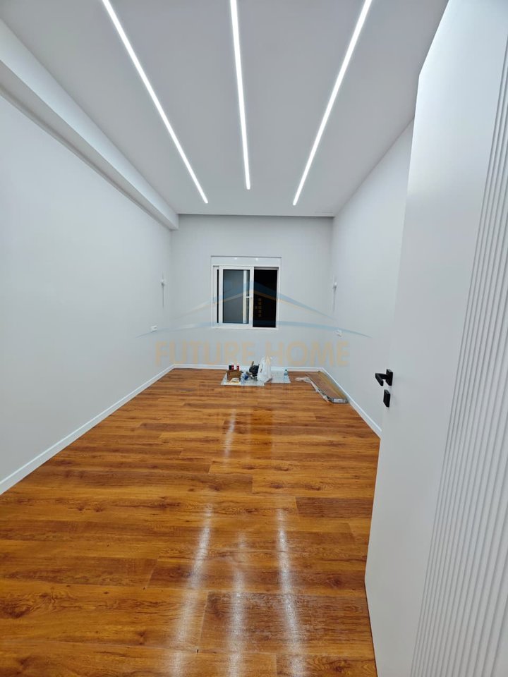 Shitet, Apartament 2+1+2+2, Bulevardi Kryesor, Durres