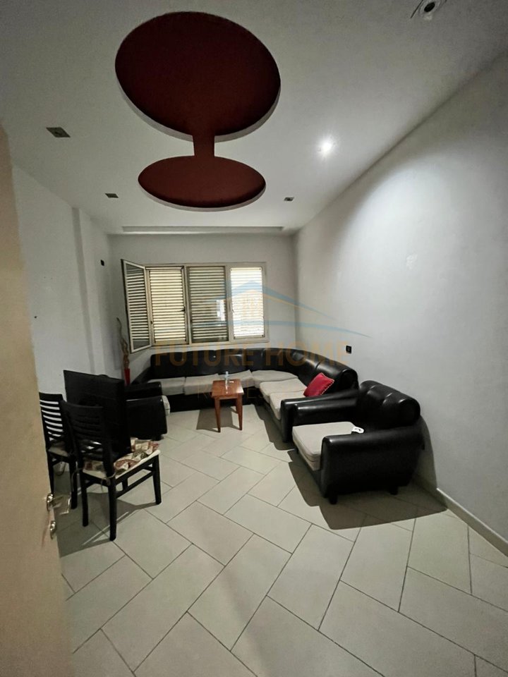 Shitet, Apartament 2+1, Pranë Muzeut të Dëshmorëve, Durrës