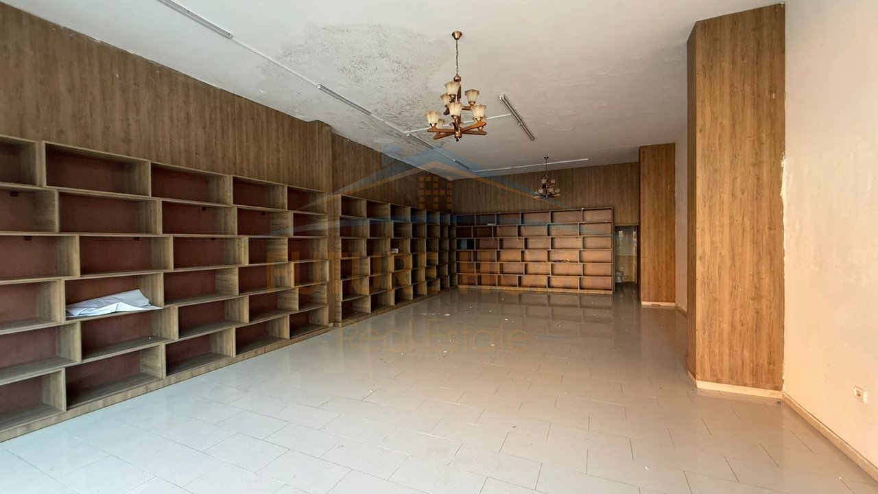 Shitet, Ambient Biznesi, Pranë Spitalit Rajonal, Durrës