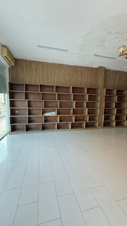 Shitet, Ambient Biznesi, Pranë Spitalit Rajonal, Durrës