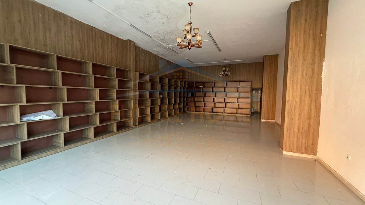 Shitet, Ambient Biznesi, Pranë Spitalit Rajonal, Durrës