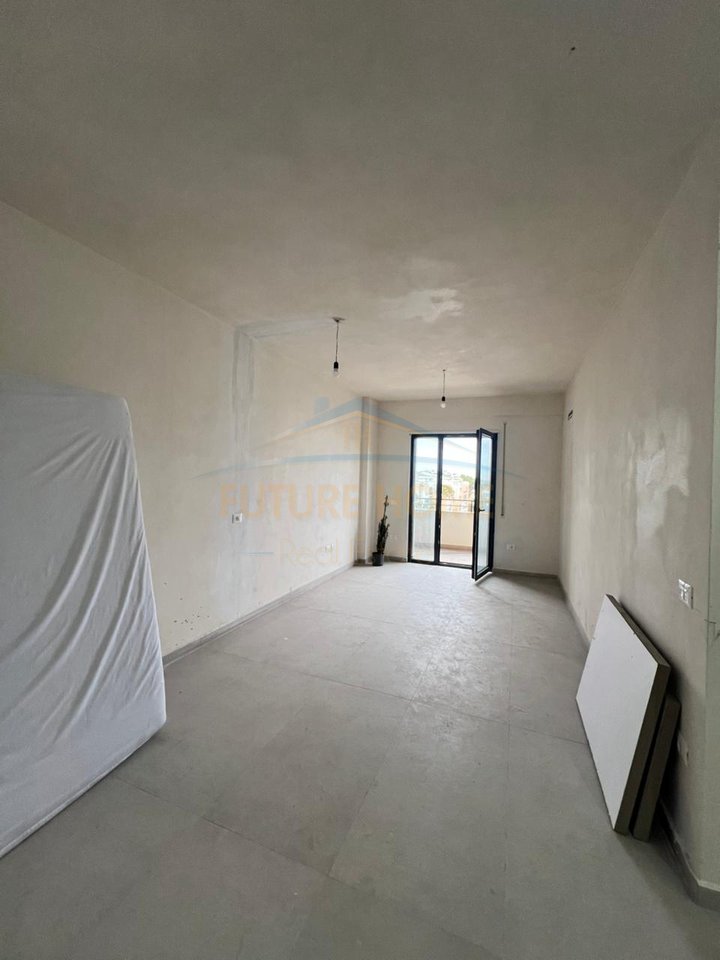 Shitet Apartament 1+1 Mali i Robit, Golem