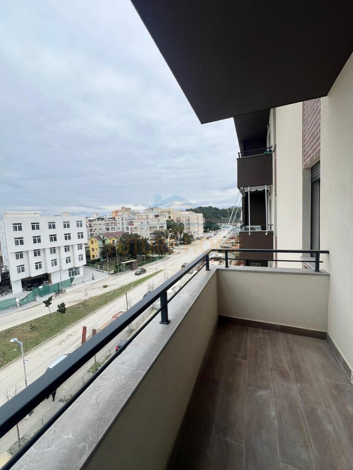 Shitet Apartament 1+1 Mali i Robit, Golem